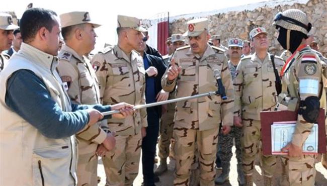رئيس الأركان يتفقد إجراءات التأمين على الاتجاه الاستراتيجي الغربي
