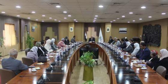 جامعة المنصورة تستقبل فرقا من الهيئة القومية لضمان جودة التعليم