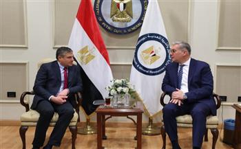   مباحثات مشتركه بين وزير البترول والرئيس التنفيذي لشركة بيكر هيوز العالمية
