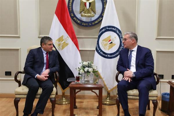 مباحثات مشتركه بين وزير البترول والرئيس التنفيذي لشركة بيكر هيوز العالمية