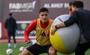 الأهلي يستعيد جهود مصطفى العش أمام الزمالك بعد انتهاء الإيقاف