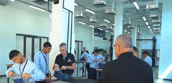 "معلومات الوزراء" يرصد جهود التعليم الفني في مجال تصنيع وصيانة الطائرات بأيادٍ مصرية