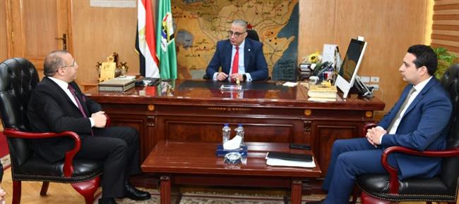 محافظ الفيوم يبحث مع وفد نادي الروتاري التعاون المشترك في تنفيذ عددٍ من المشروعات