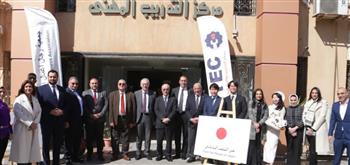   السفير الياباني يشيد بدور رجل أعمال الإسكندرية في محول الأمية