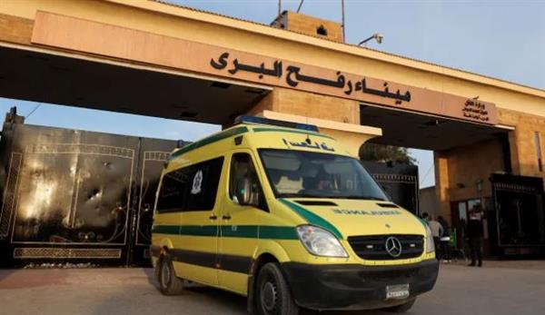ميناء رفح البري يستقبل 36 مصابًا ومريضًا و56 مرافقًا فلسطينيًا من غزة