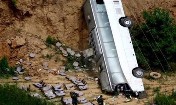 مصرع أكثر من 30 شخصا جراء سقوط حافلة بواد في بوليفيا
