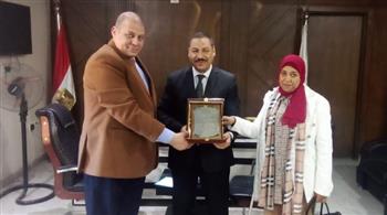   منظمة اليونسيف تكرم مدير تعليم قنا والتطوير التكنولوجي