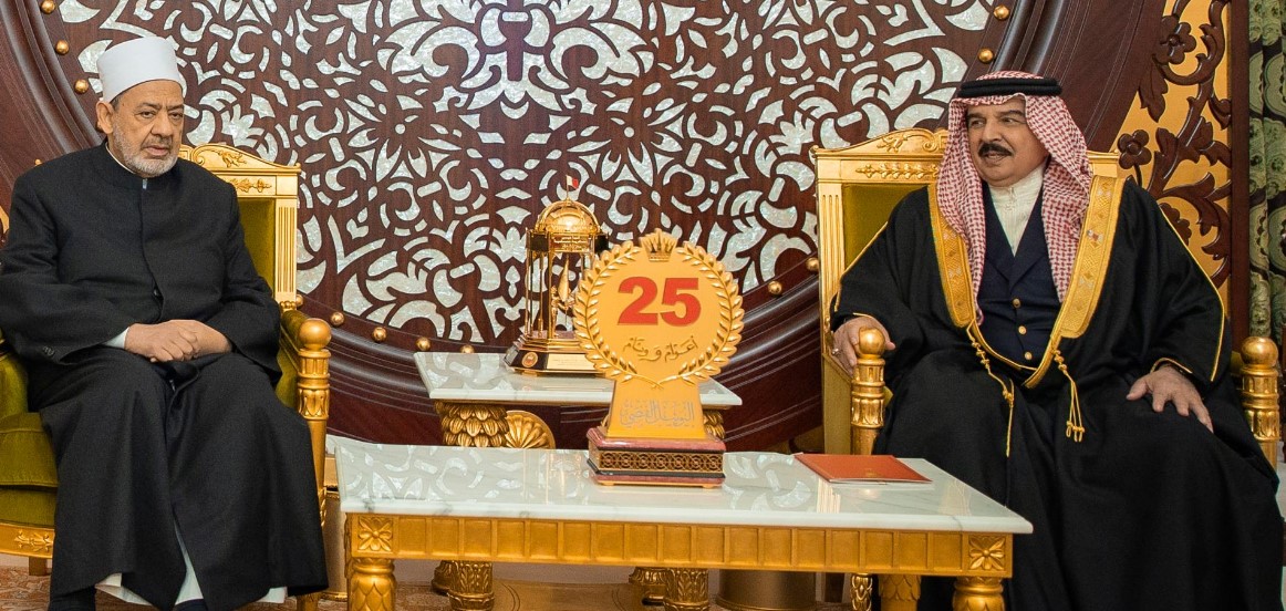 ملك البحرين يستقبل شيخ الأزهر ويؤكد دور فضيلته في خدمة قضايا الأمة