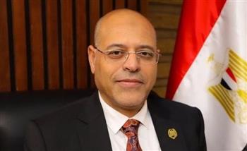   وزير العمل يعلن عن توفير 140 فرصة عمل في الإمارات.. تفاصيل
