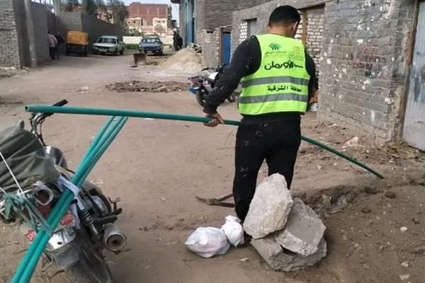 مياه الشرقية وجمعية الأورمان تنفذا 300 وصلة مياه شرب بالحسينية وصان الحجر