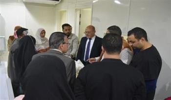   رئيس جامعة سوهاج يطمئن علي حالة طالبة سقطت من الطابق الثالث بالمدينة الجامعية
