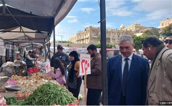 وكيل تموين الإسكندرية يتفقد سوق "اليوم الواحد" بمنطقة المنشية