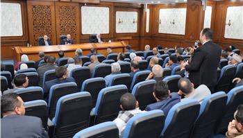   وزير الصناعة يبحث مع محافظ ومستثمري كفر الشيخ تحديات المناطق الصناعية وسبل حلها 