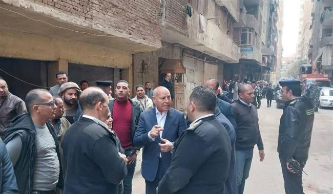 بحضور محافظ القاهرة .. إزالة عقار مخالف بحي السلام أول