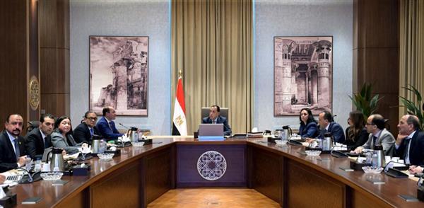 رئيس الوزراء يناقش التصورات المقترحة لحزمة الحماية الاجتماعية