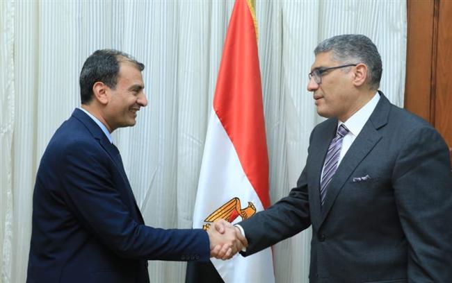 محافظ الجيزة يستقبل رئيس الإدارة المركزية للموارد المائية السابق