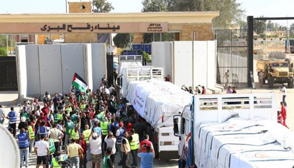 120 شاحنة مساعدات متنوعة تدخل إلى غزة