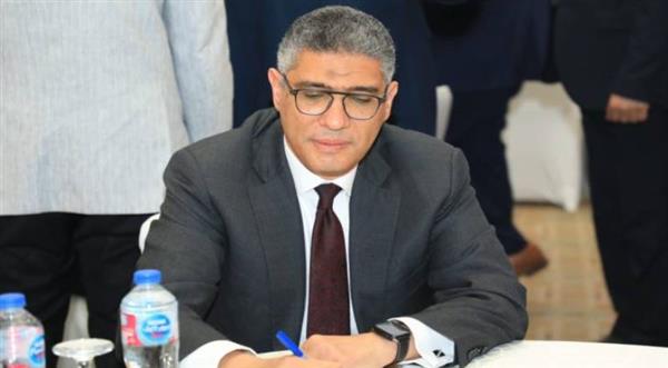 محافظ الجيزة يطمئن على سير العمل بـ مركز معلومات شبكات المرافق (صور)
