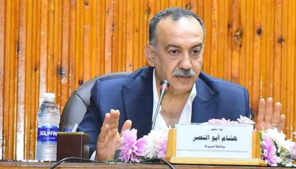 محافظ أسيوط يوجه برفع معدلات تنفيذ مشروعات "حياة كريمة" بالمراكز والقرى