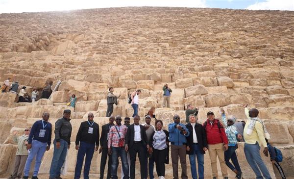التنمية المحلية تنظم جولة سياحية للكوادر الإفريقية بالأهرامات