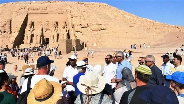 الآثار: أكثر من 4 آلاف زائر حضروا ظاهرة تعامد الشمس بأبو سمبل
