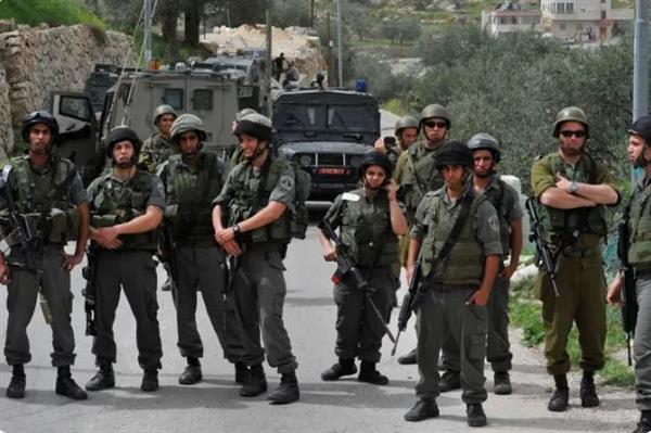 جيش الاحتلال يُعلن تسلمه المحتجزين "تال شوهام وأفيرا منجيستو" من الصليب الأحمر