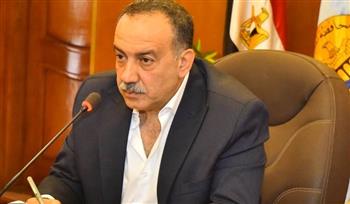   محافظ أسيوط يوجه بإستمرار مراجعة الإعلانات وإزالة اللافتات العشوائية بالشوارع والميادين