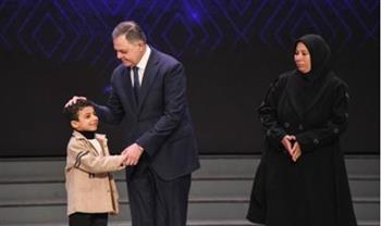   الداخلية تكرم عدد من أسر الشهداء والمصابين من رجال الشرطة
