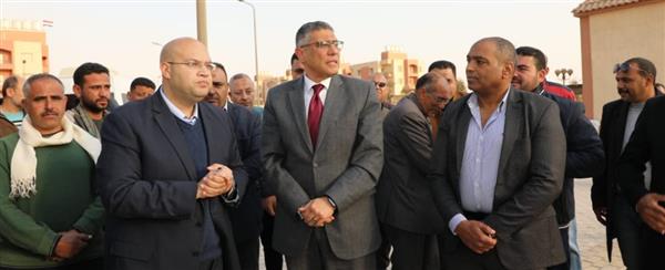 محافظ الجيزة: مشروع الديسمى يوفر 256 وحدة سكنية حضارية لمتضرري السيول بالصف