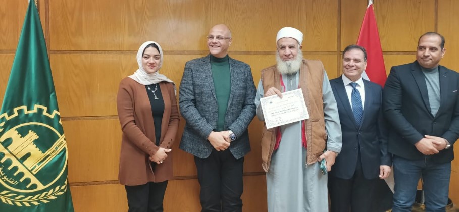 محافظ  القليوبية يكرم الجمعيات والمؤسسات المشاركة في قوافل الإغاثة لغزة