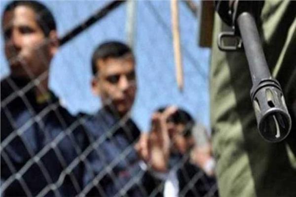 القاهرة الإخبارية: الاحتلال يربط الإفراج عن الأسرى الفلسطينيين بجثث الإسرائيليين القتلى