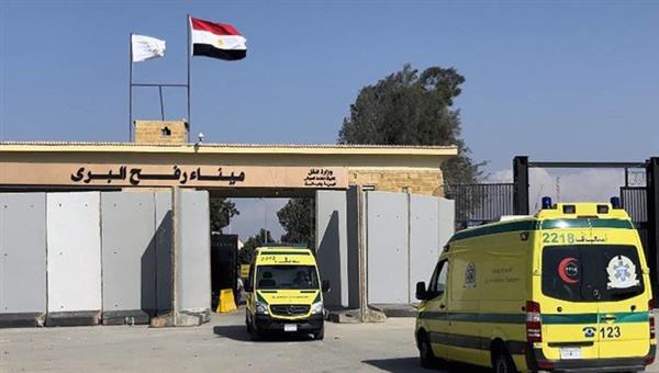 استقبال 43 مصاباً ومريضاً و70 مرافقاً فلسطينياً.. وإدخال 217 شاحنة مساعدات لغزة