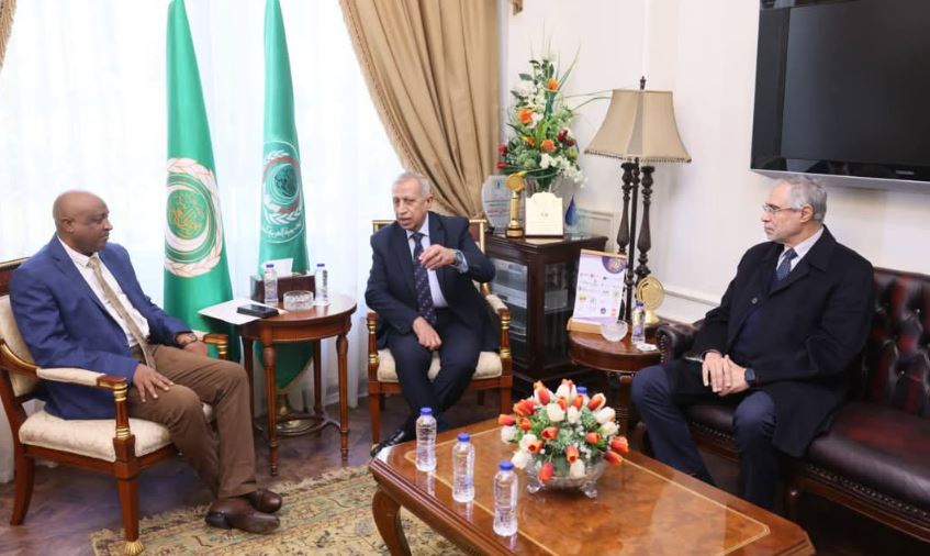 الأكاديمية العربية تهدي ولاية البحر الأحمر أكبر مكتبة طبية لتعزيز التعليم الطبي في السودان