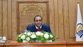    لدعم قطاع الاستثمار.. محافظ قنا يبحث تحديات المستثمرين بالمناطق الصناعية