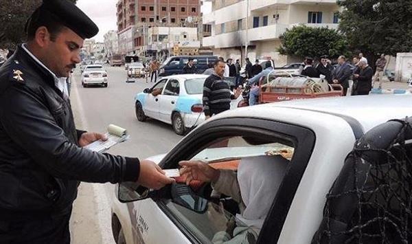 3 شاحنات تخالف الاتجاه على طريق المنصورة.. والشرطة تتدخل