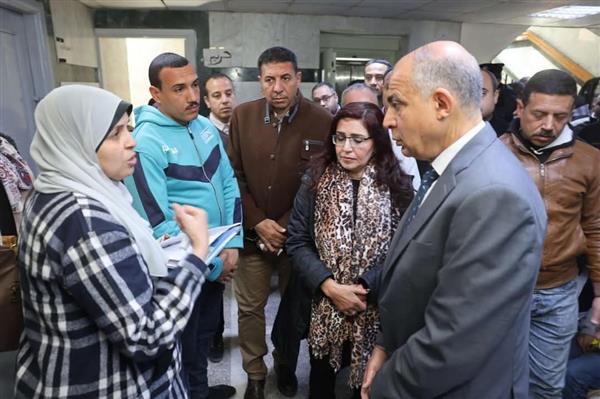 محافظ المنيا يفاجئ مستشفى المبرة ويتخذ قرارات حاسمة