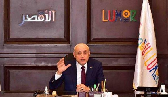 محافظ الأقصر يؤكد تحسين الخدمات للمواطنين من أولوليات العمل