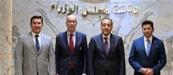 رئيس الوزراء يجتمع مع رئيس الاتحاد الدولي للرياضة الجامعية والوفد المرافق له
