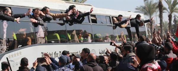 حكومة الاحتلال: تأجيل الإفراج عن الأسرى الفلسطينيين نتيجة «الانتهاكات المتكررة»