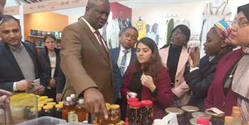  سفير الكونغو الديمقراطية بالقاهرة يزور معرض ديارنا للحرف اليدوية والتراثية  