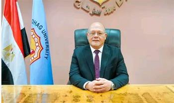  رئيس جامعة سوهاج يشهد ختام البرنامج التدريبي لتنمية المهارات للقيادات الأكاديمية بكلية الطب 