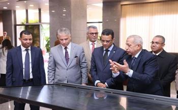   رئيس الأكاديمية البحرية يستقبل وزير الصيد والبنى التحتية البحرية بموريتانيا