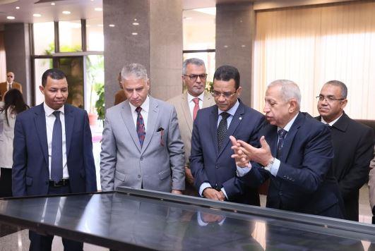 رئيس الأكاديمية البحرية يستقبل وزير الصيد والبنى التحتية البحرية بموريتانيا