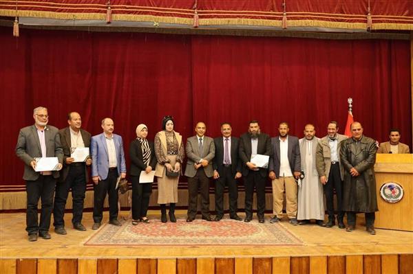 173 مؤسسة أرسلت المساعدات.. ومحافظ المنيا: دعمنا لغزة واجب