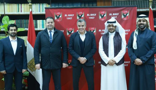 الأهلي يستقبل وفد أكبر منتدى للاستثمار الرياضي