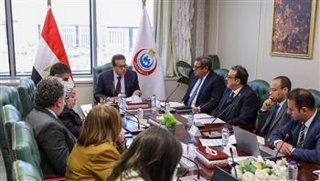   وزير الصحة يناقش الاستراتيجية الوطنية لنفاذ المستحضرات والمستلزمات الطبية للأسواق العالمية