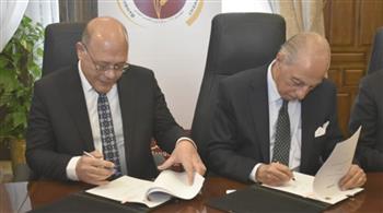   رئيس جامعة سوهاج يوقع بروتكول تعاون مع مؤسسة بنك مصر