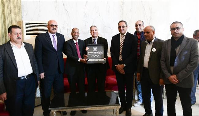 محافظ قنا يشهد توزيع 1200 كوبون مواد غذائية للأسر الأكثر احتياجًا برعاية البنك الزراعي المصري