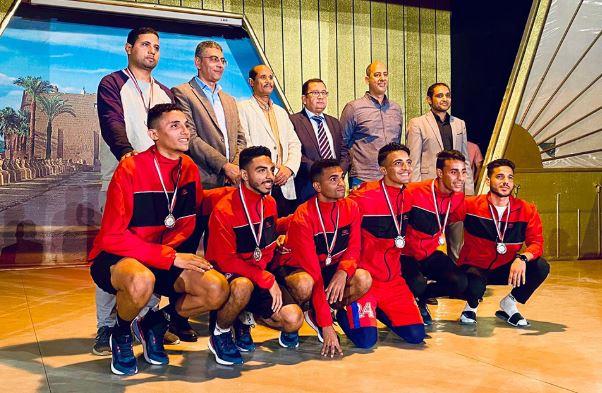 رئيس جامعة أسيوط يهنئ منتخب الجامعة لتنس الطاولة