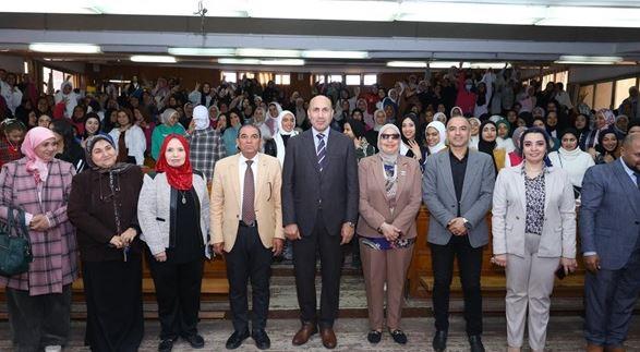 ندوة شعرية لكلية التربية الرياضية للبنات جامعة الزقازيق